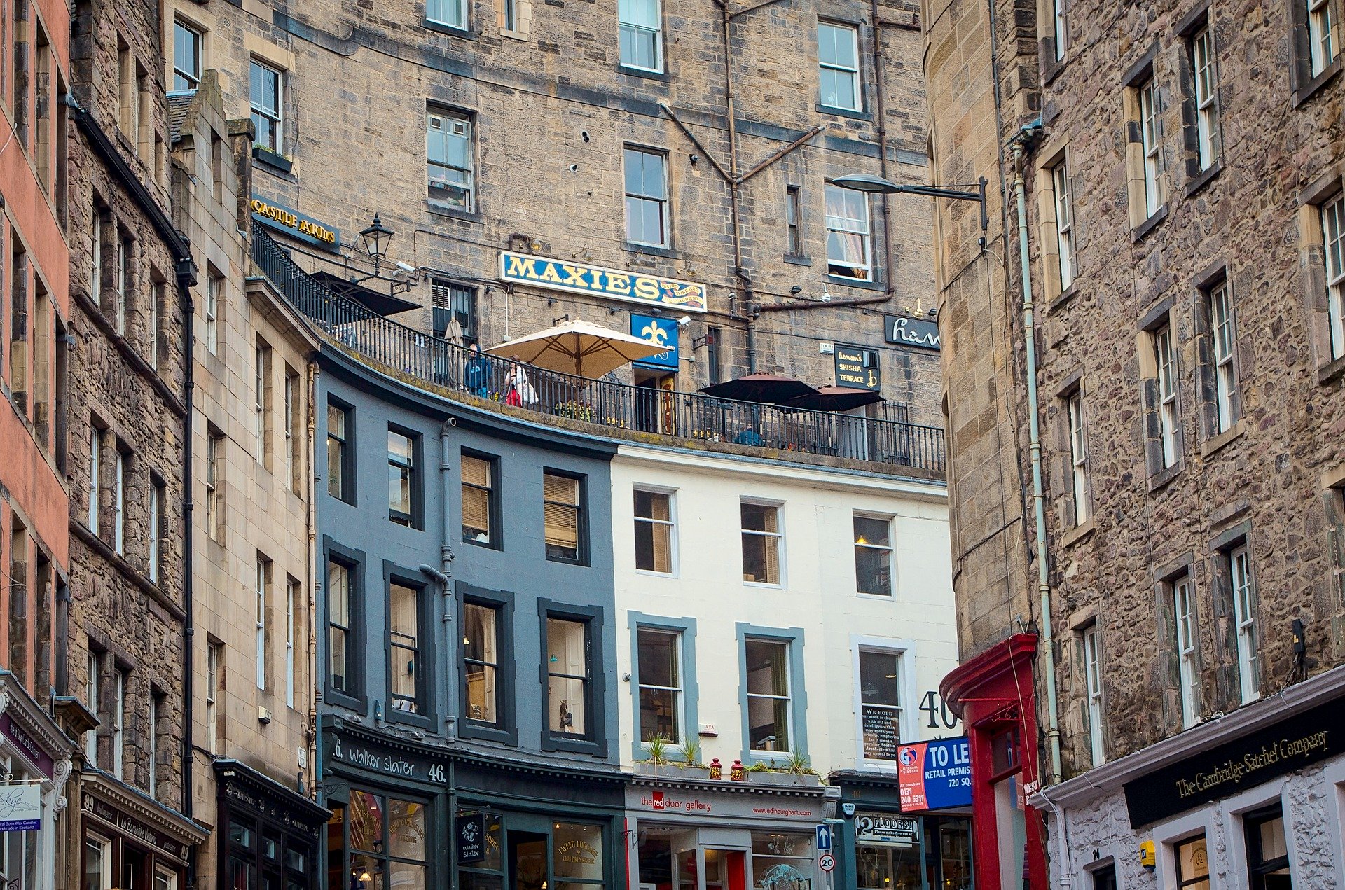 Edinburgh Streets with to let sign